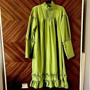 green Victorian dress woman’s clothes